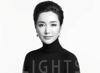 王座女性——特别创作商业肖像